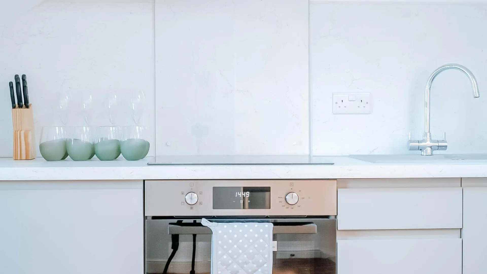 Mayfield Three - Central Harrogate Apartment