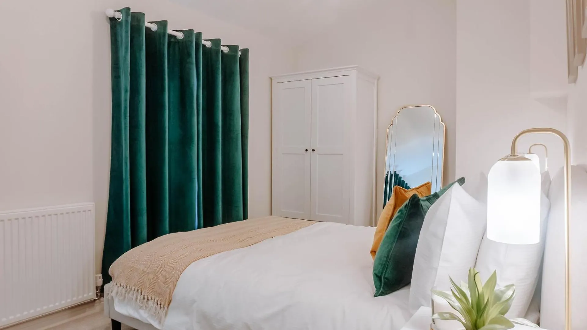 Mayfield Three - Central Harrogate Apartment